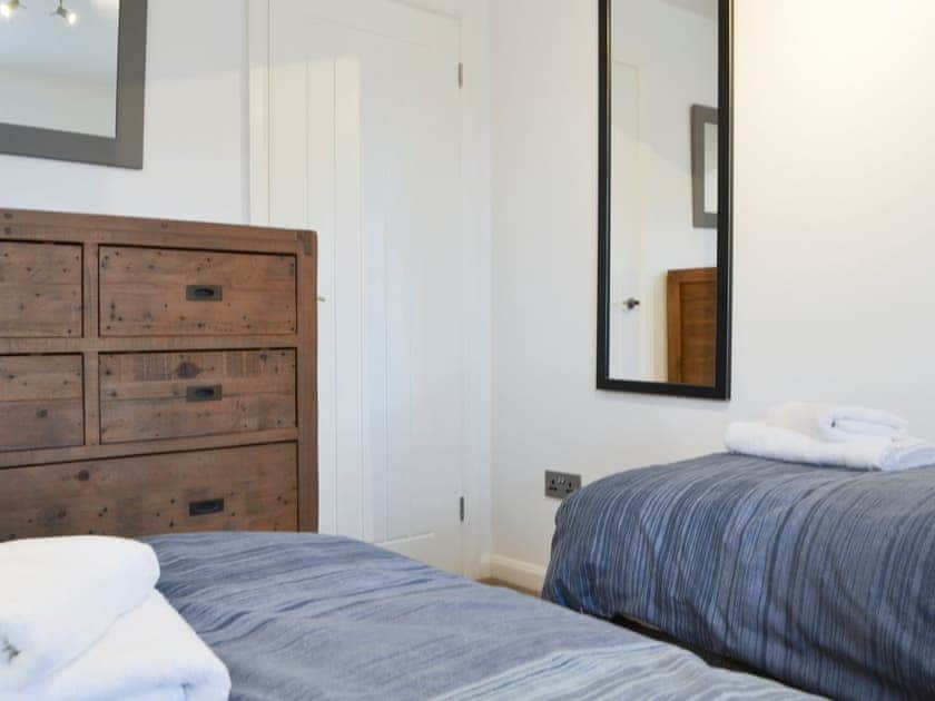 Twin bedroom | 4 Howrah’s Court - Greta Grove Apartments, Keswick