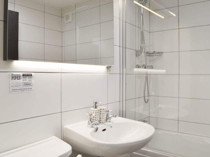 Shower room | 4 Howrah’s Court - Greta Grove Apartments, Keswick