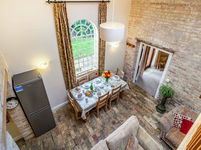 Living room/dining room | Stearn Cottage - Stowlangtoft Estate, Bury St. Edmunds