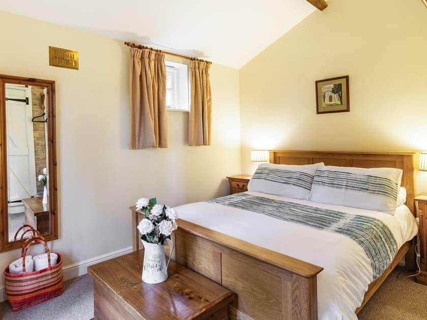 Double bedroom | Stearn Cottage - Stowlangtoft Estate, Bury St. Edmunds