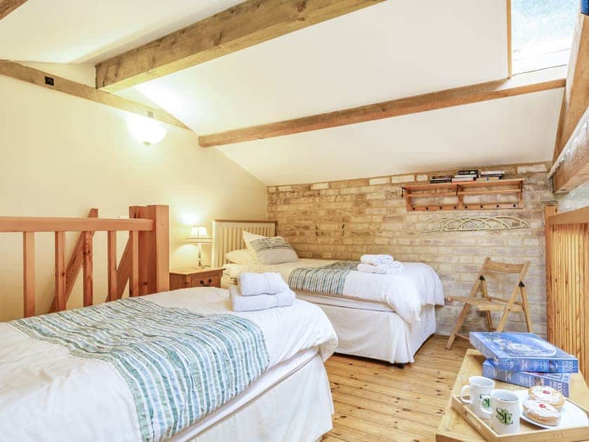 Twin bedroom | Stearn Cottage - Stowlangtoft Estate, Bury St. Edmunds