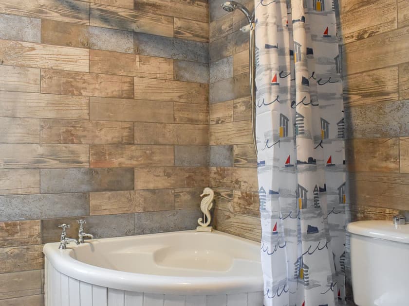 Bathroom | Fisherman’s Cottage, Loftus, Saltburn-by-the-Sea