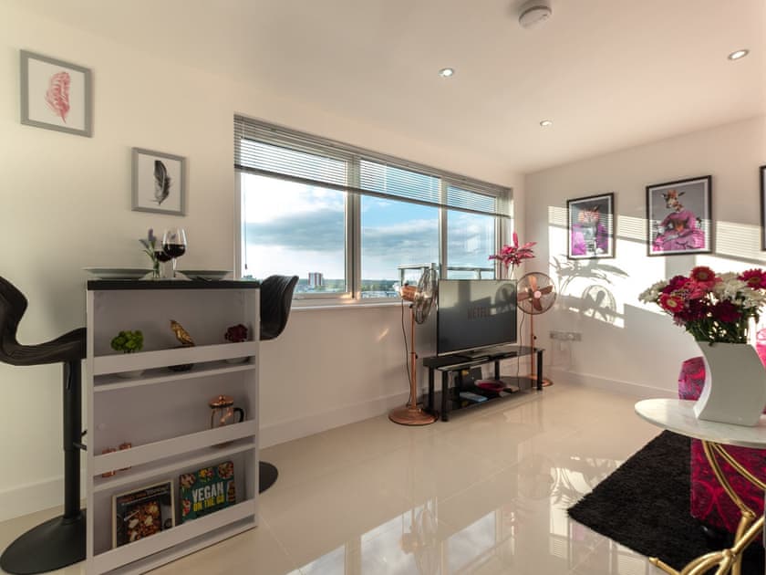 Empress Heights Atlantic Mansion Queen Elizabeth (ref UK36968) in Southampton Hoseasons