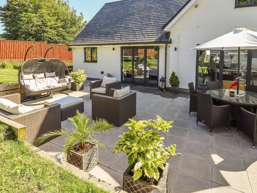 Sitting-out-area | Sea Breeze, Cowes