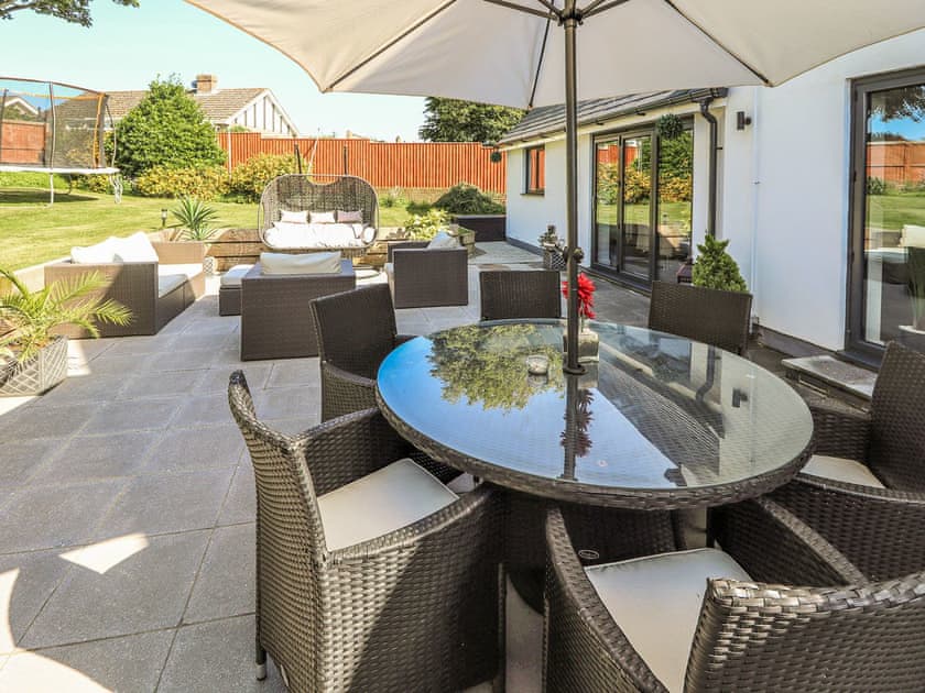 Sitting-out-area | Sea Breeze, Cowes