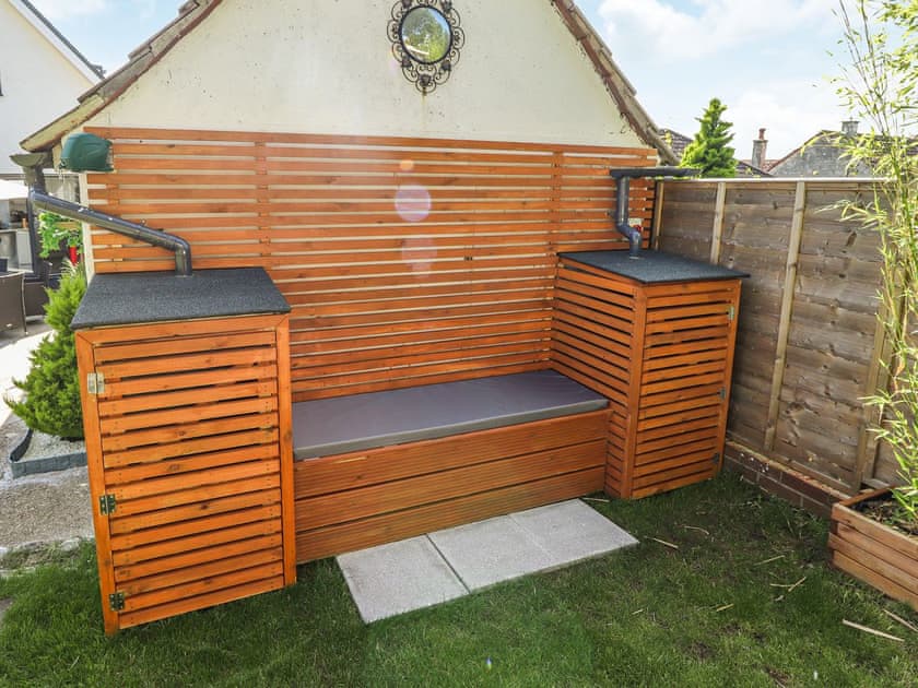 Sitting-out-area | Sea Breeze, Cowes