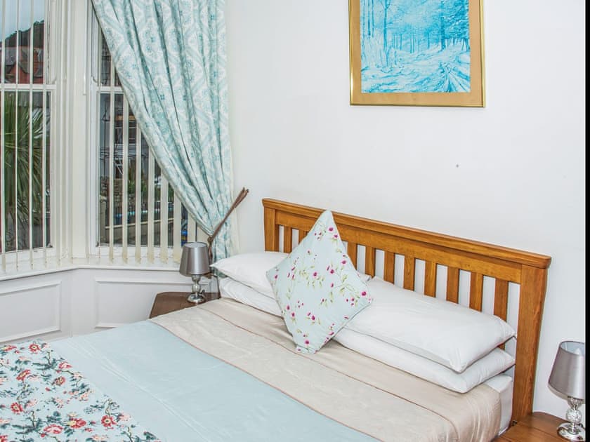 Double bedroom | Apartment 3 - Cosy Llandudno Apartments, Llandudno