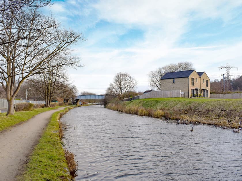 Canal House in Shipley Hoseasons