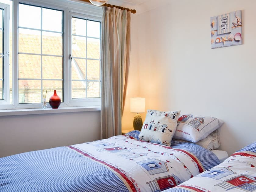 Twin bedroom | April Cottage, Sewerby