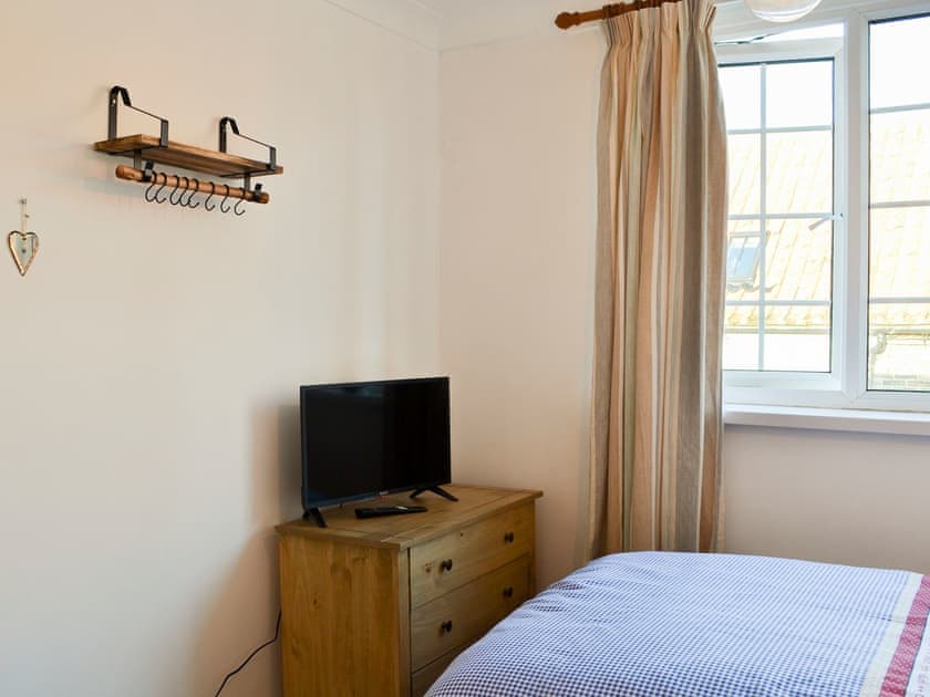Twin bedroom | April Cottage, Sewerby