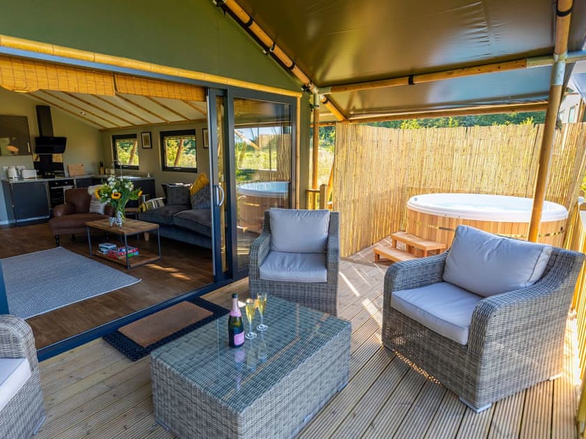 Decking | Fieldfare, Stanton-On-The-Wolds