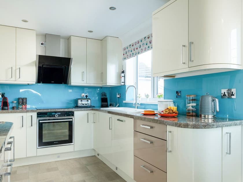 Stylish, well equipped kitchen | Dylmor, Benllech 