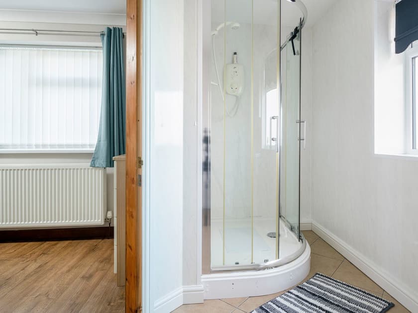 En-suite shower room | Dylmor, Benllech 
