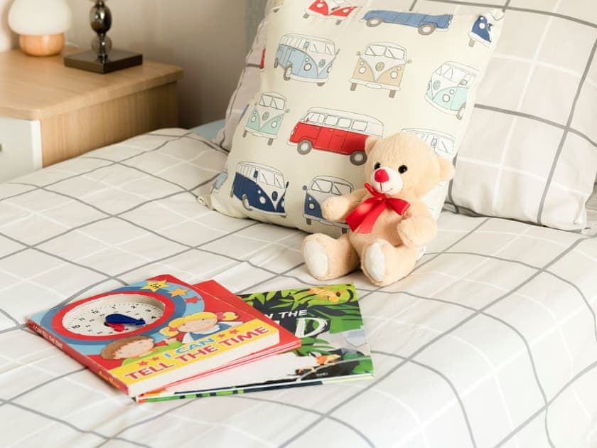 Well presented twin bedroom | Dylmor, Benllech 
