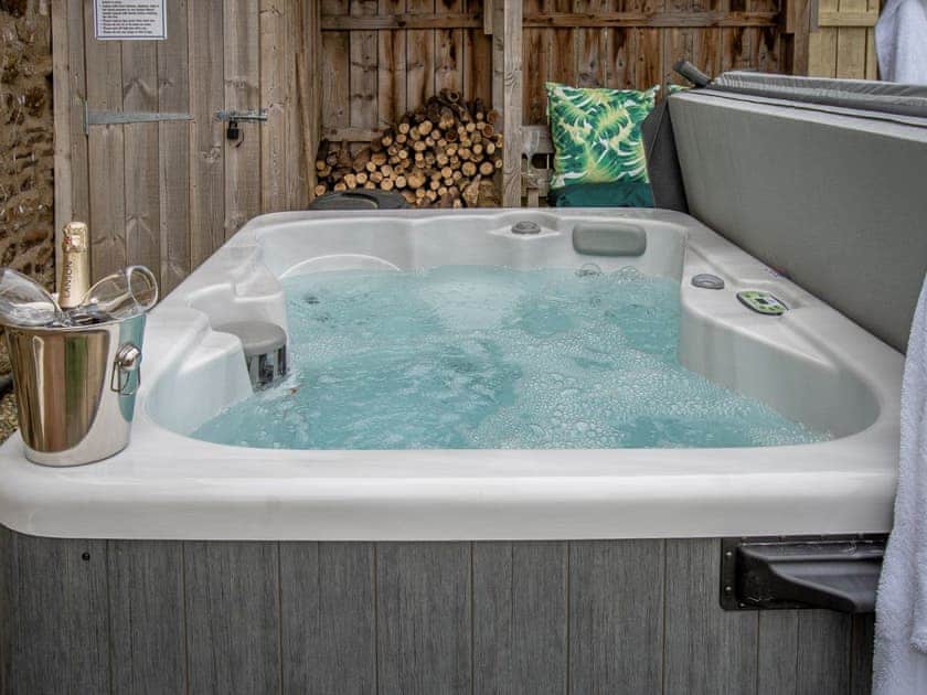 Hot tub | Hall Farm Cottage - Old Hall Cottages, Byers Green, near Durham