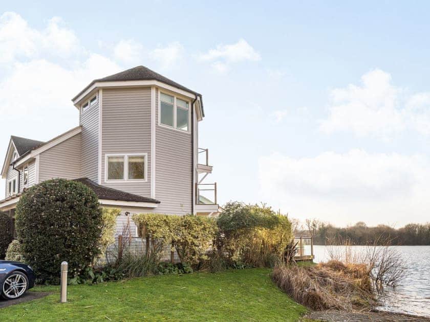 Exterior | Wrens Lake House, South Cerney, Cotswolds near Cirencester