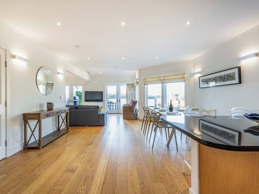 Open plan living space | Wrens Lake House, South Cerney, Cotswolds near Cirencester