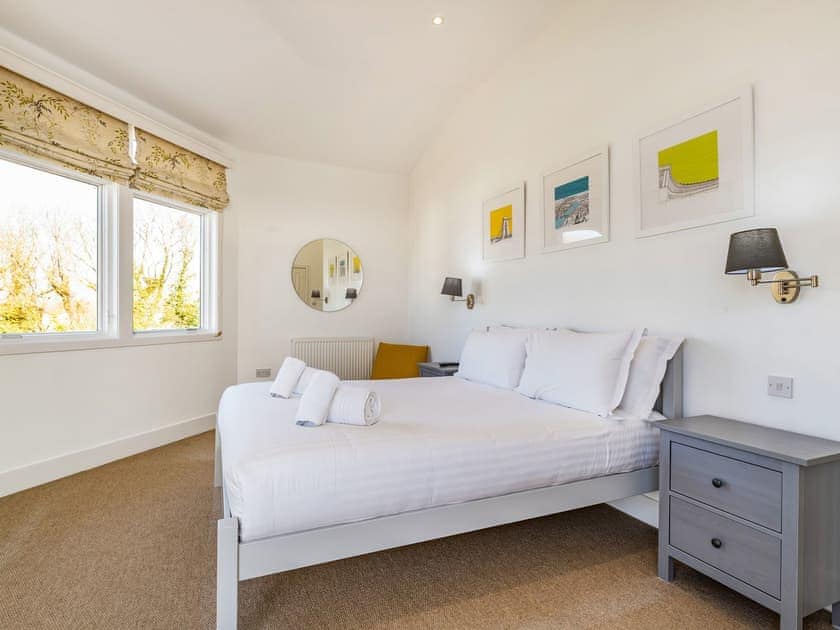 Double bedroom | Wrens Lake House, South Cerney, Cotswolds near Cirencester