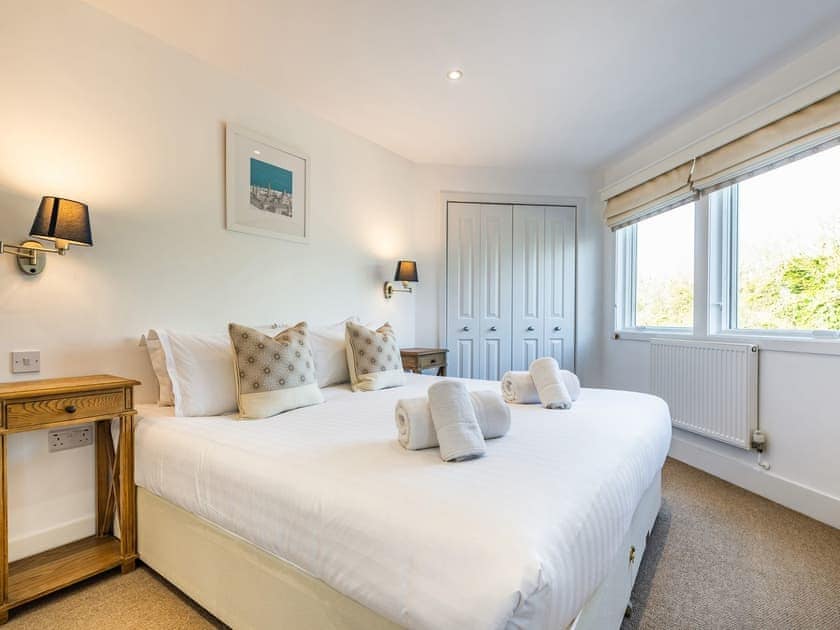 Double bedroom | Wrens Lake House, South Cerney, Cotswolds near Cirencester
