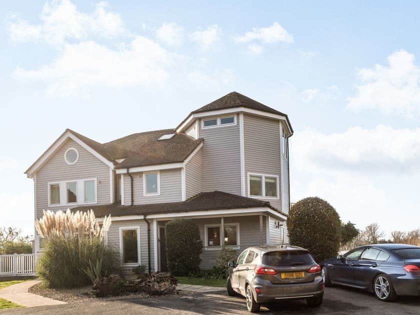 Exterior | Wrens Lake House, South Cerney, Cotswolds near Cirencester