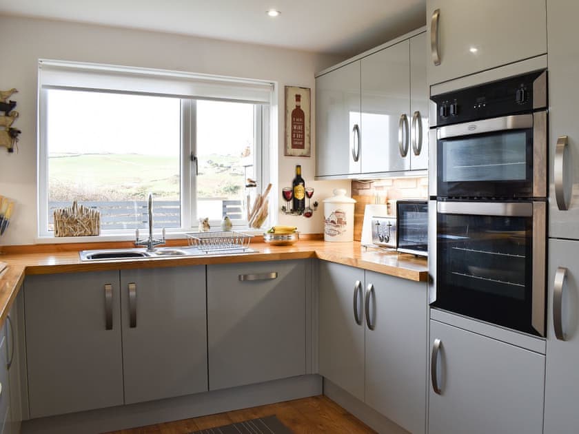 Kitchen | Mountain View, Morfa Bychan