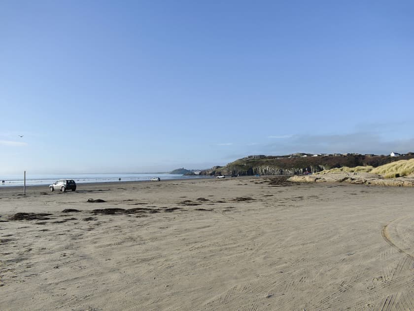 Beach | Mountain View, Morfa Bychan