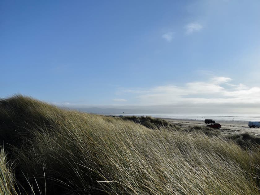 Beach | Mountain View, Morfa Bychan