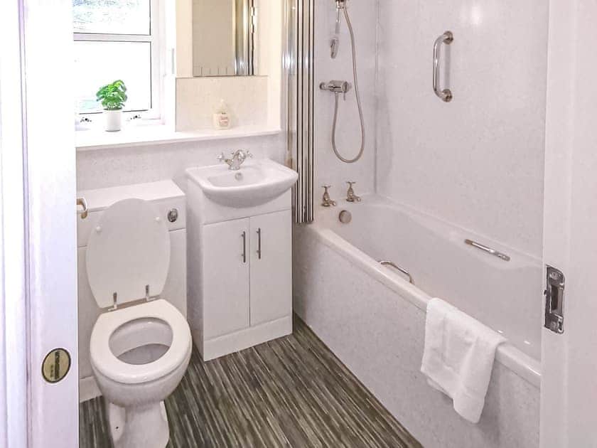 Bathroom | Seaside Apartment, Oban