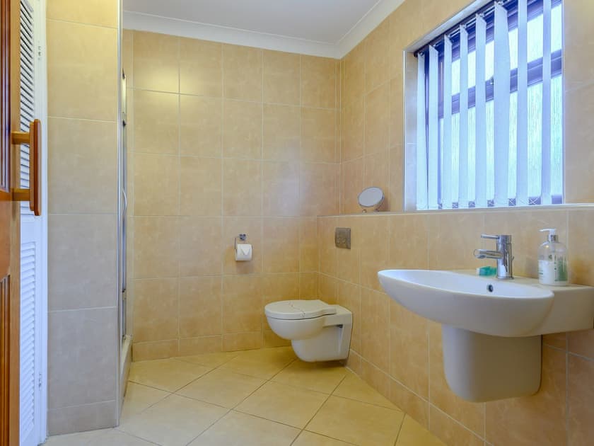En-suite | Orchard Lodge - Orchard Holidays, Woolaston, near Forest of Dean