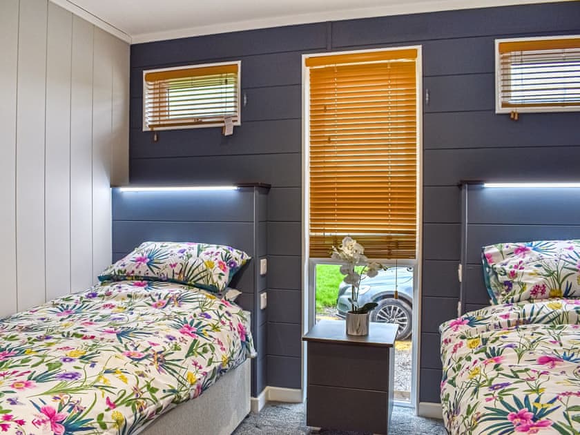 Twin bedroom | Whitey Top Country Lodge - Whitey Top Lodges, Pentridge