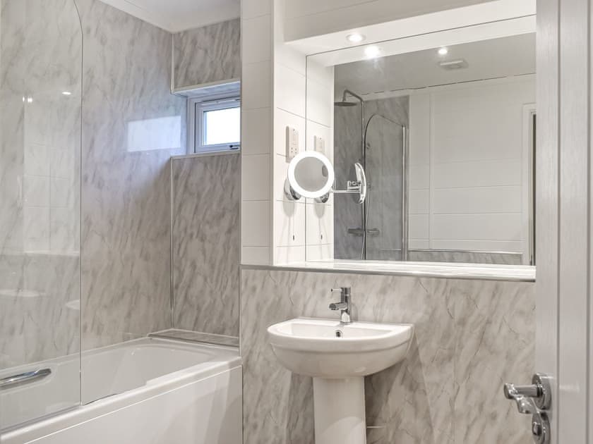 Bathroom | Whitey Top Country Lodge - Whitey Top Lodges, Pentridge