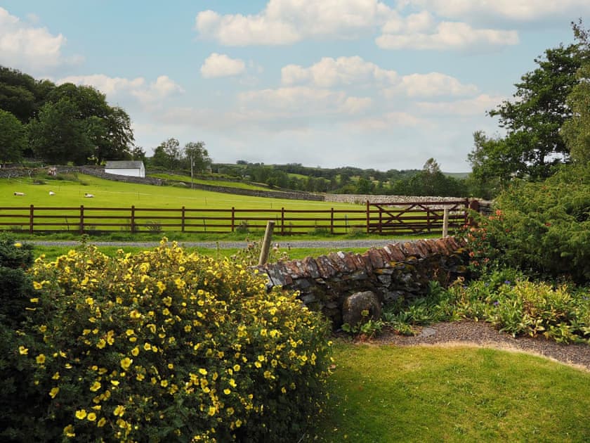 Garden and grounds | Mews Cottage, Bampton