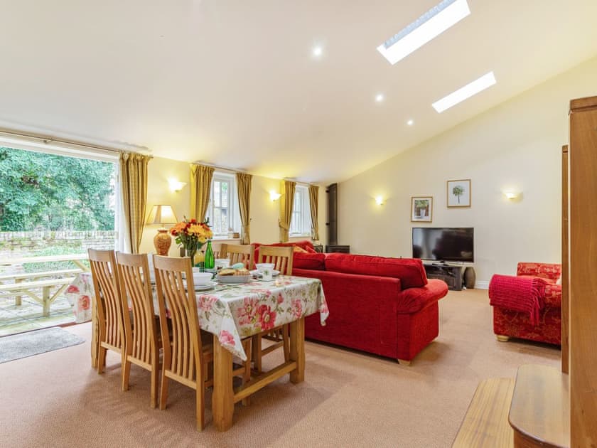 Open plan living space | The Coach House - Stowlangtoft Estate, Bury St. Edmunds