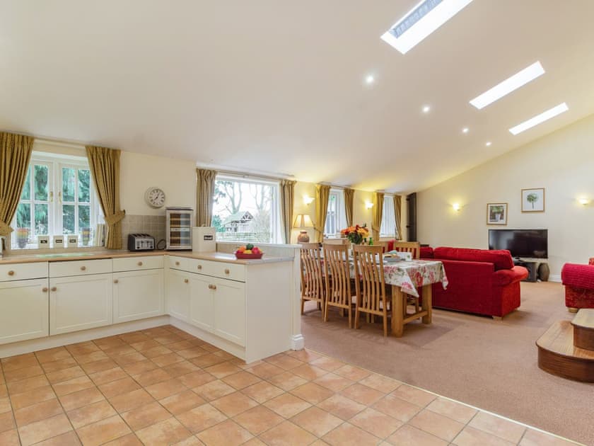 Open plan living space | The Coach House - Stowlangtoft Estate, Bury St. Edmunds