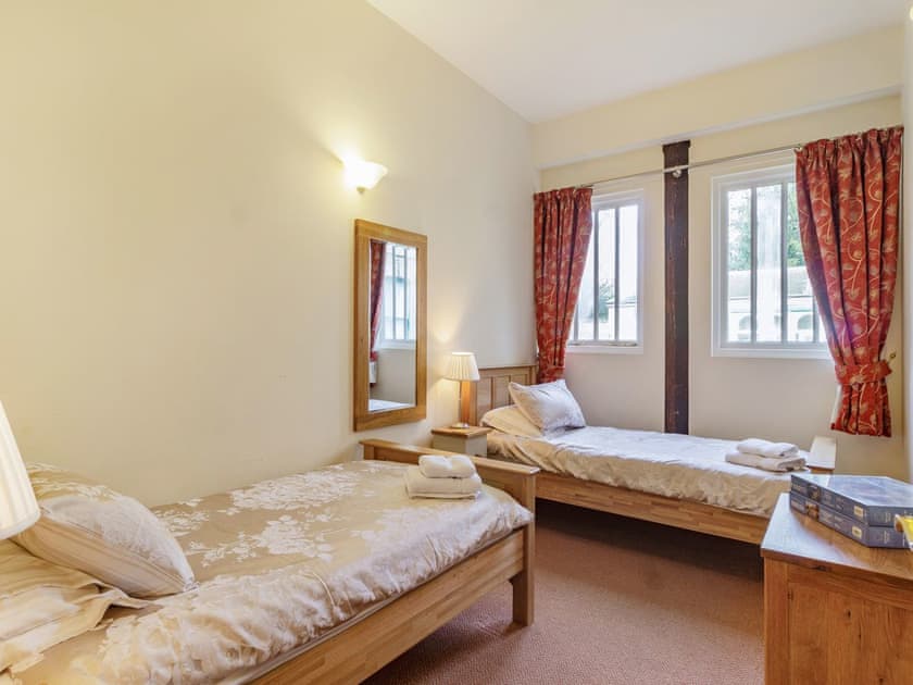 Twin bedroom | The Coach House - Stowlangtoft Estate, Bury St. Edmunds