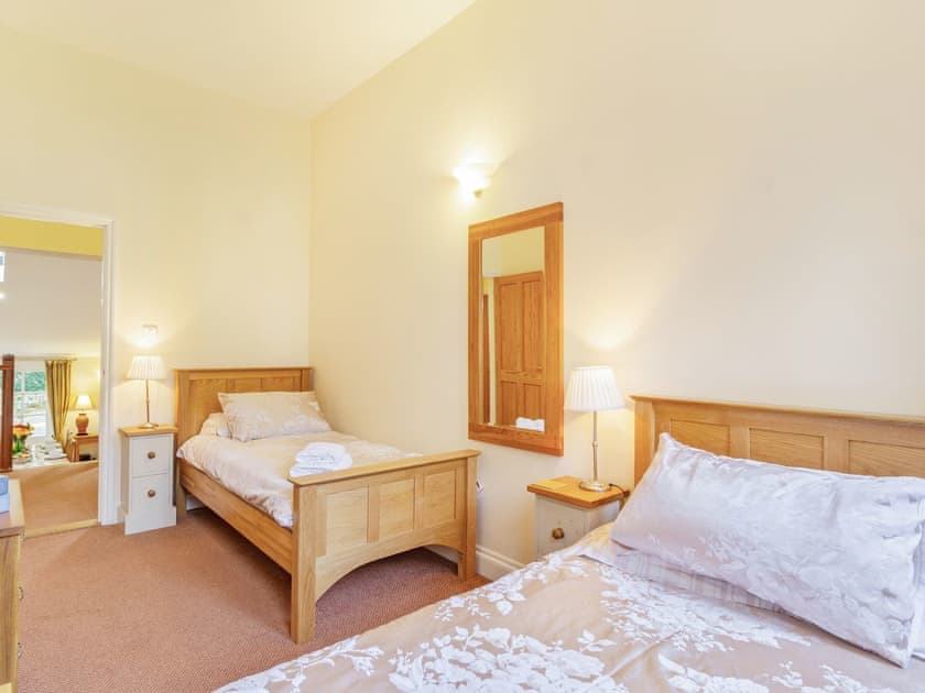 Twin bedroom | The Coach House - Stowlangtoft Estate, Bury St. Edmunds