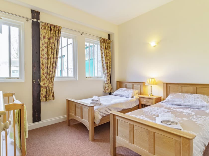 Twin bedroom | The Coach House - Stowlangtoft Estate, Bury St. Edmunds