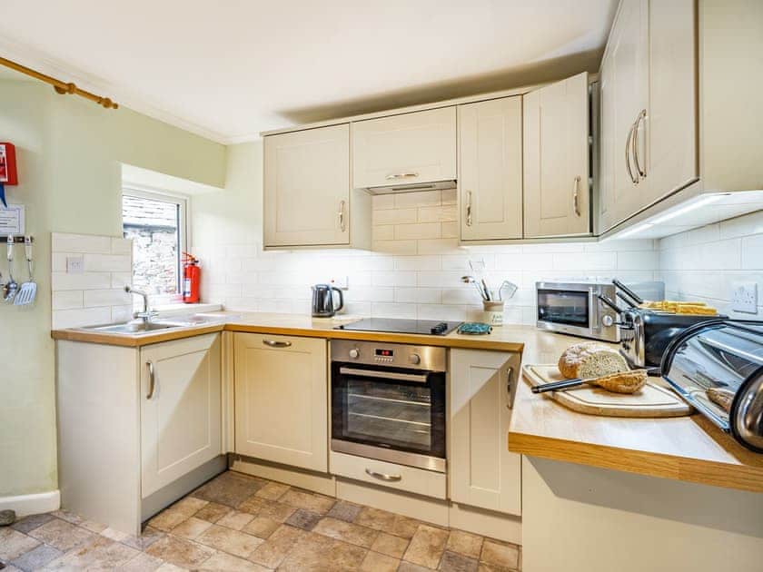Kitchen area | 2 Fairview Terrace, Ambleside