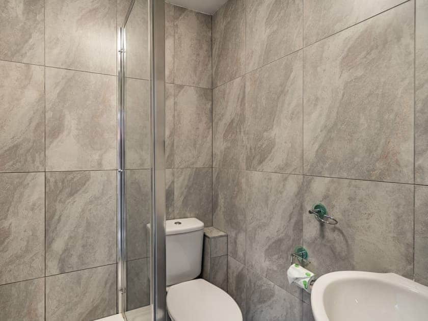 Bathroom | 2 Fairview Terrace, Ambleside