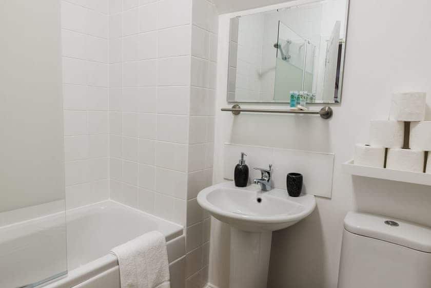 Bathroom | Seaforth House Apartment, Lhanbryde
