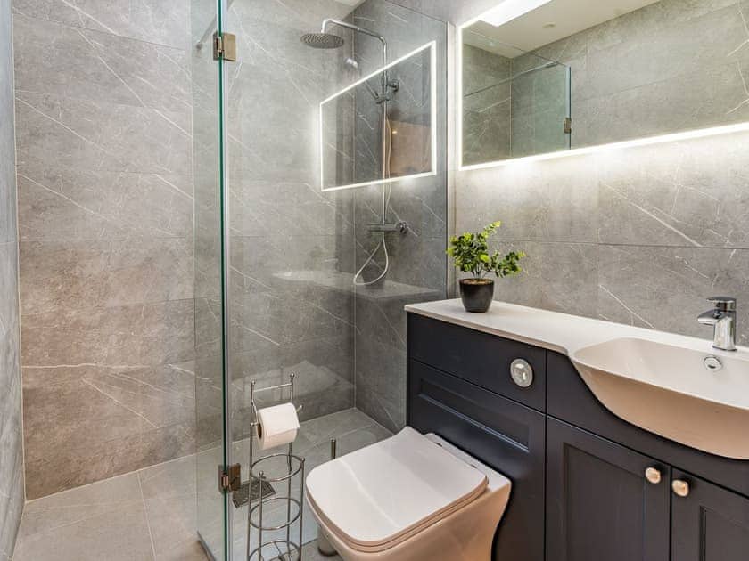En-suite | Bay Tree Cottage - Coastal View Cottages, Ludchurch, near Narberth
