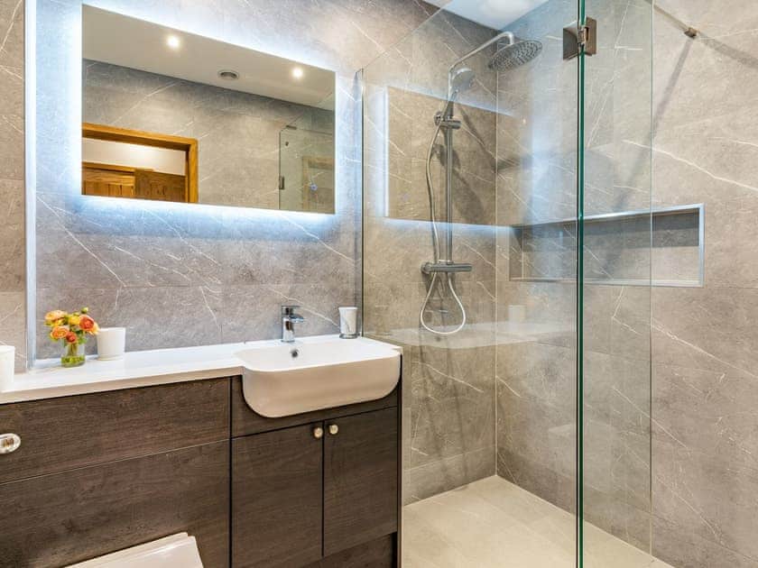 En-suite | Bay Tree Cottage - Coastal View Cottages, Ludchurch, near Narberth