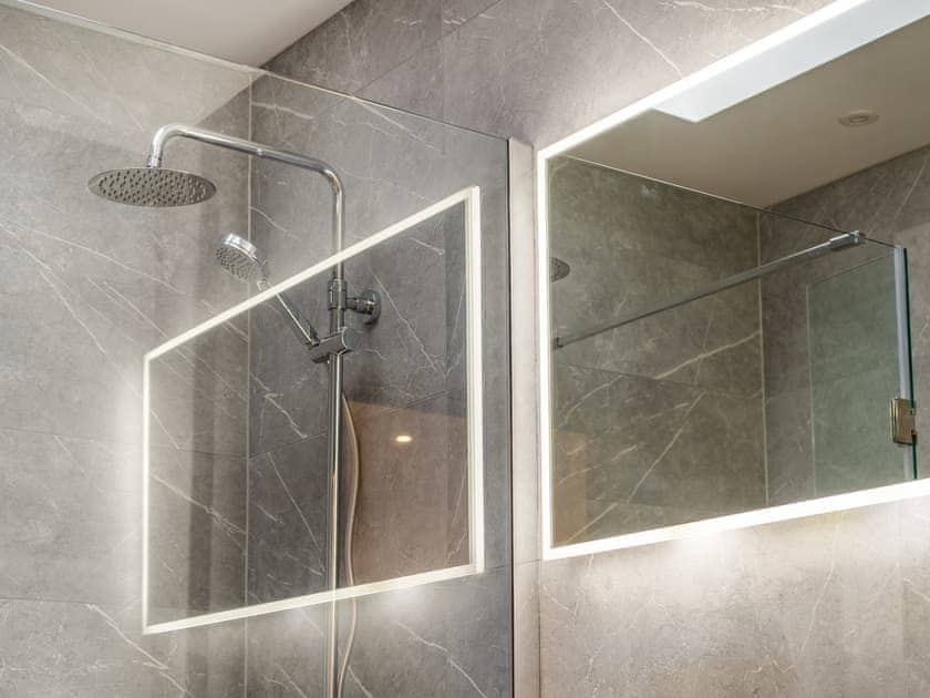 En-suite | Bay Tree Cottage - Coastal View Cottages, Ludchurch, near Narberth