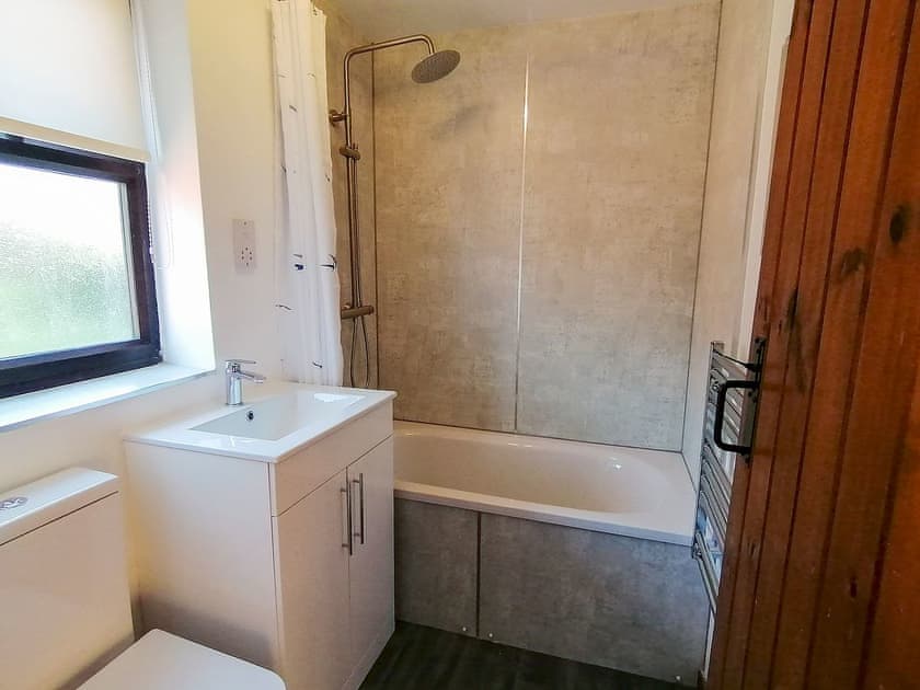 Bathroom | Keel Cottage, Whitby