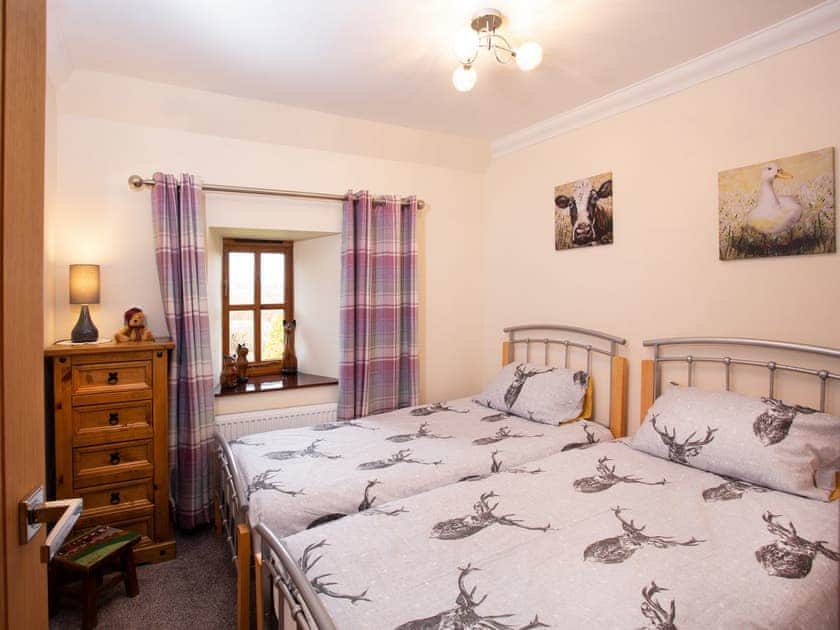 Twin bedroom | Craigellachie Cottage, Wester Galcantray, near Cawdor