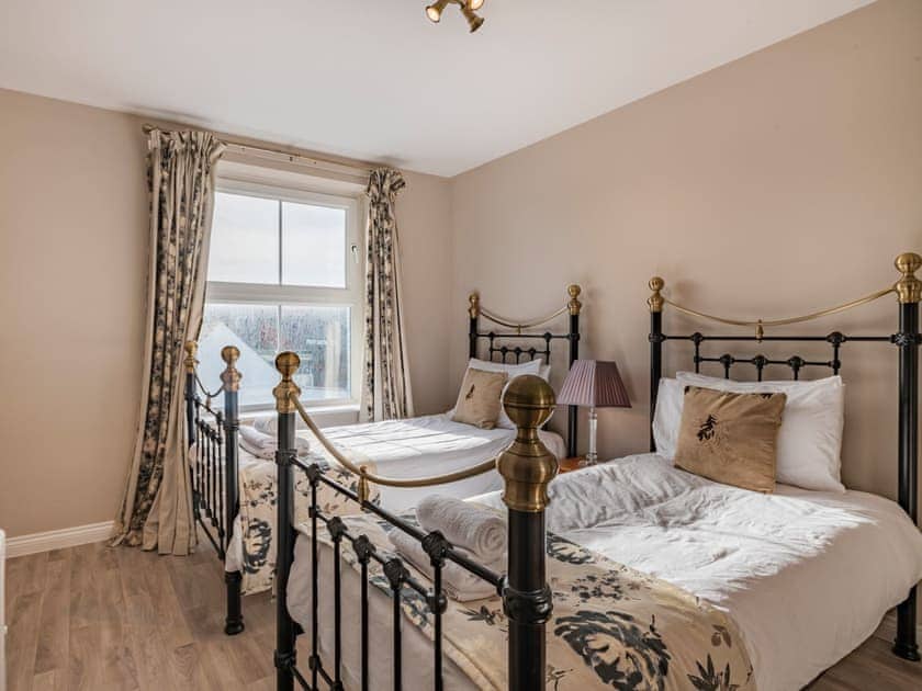 Twin bedroom | The Nest - Above No. 1 Cromer Apartments, Cromer