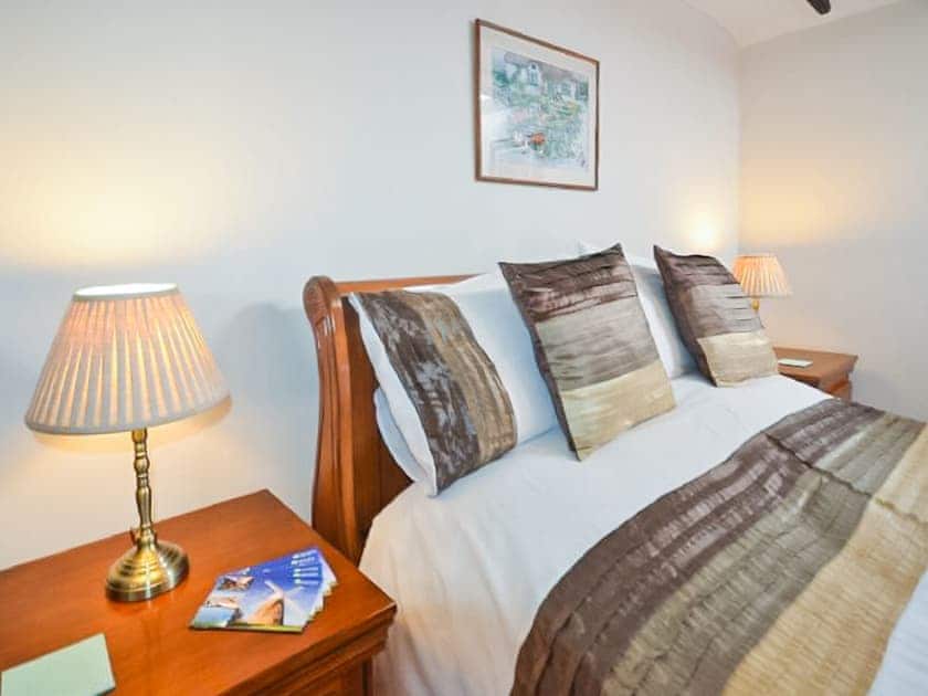 Double bedroom | Oak Cottage - Smugglers Barn Cottages, Jevington, near Eastbourne