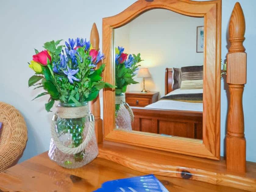 Double bedroom | Oak Cottage - Smugglers Barn Cottages, Jevington, near Eastbourne