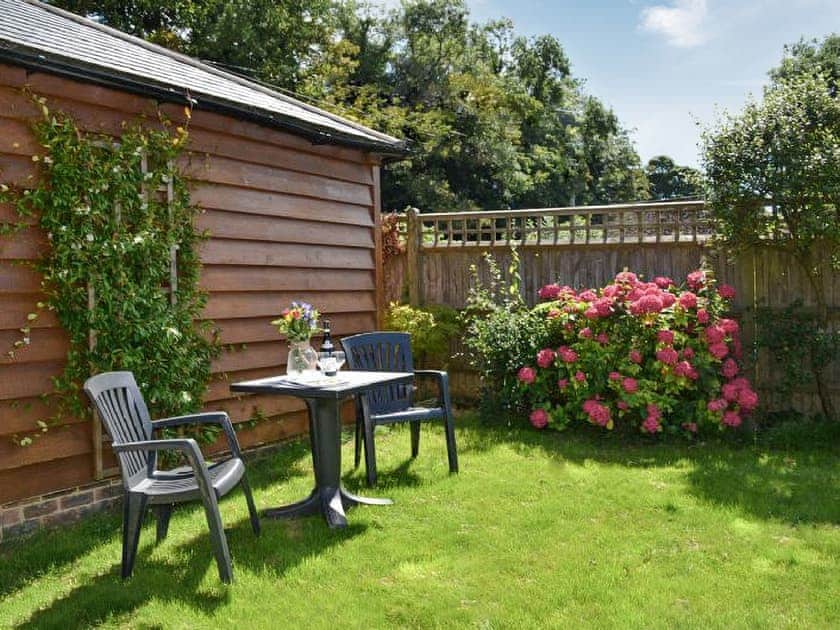 Garden | Oak Cottage - Smugglers Barn Cottages, Jevington, near Eastbourne
