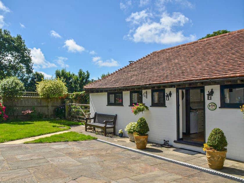 Exterior | Oak Cottage - Smugglers Barn Cottages, Jevington, near Eastbourne